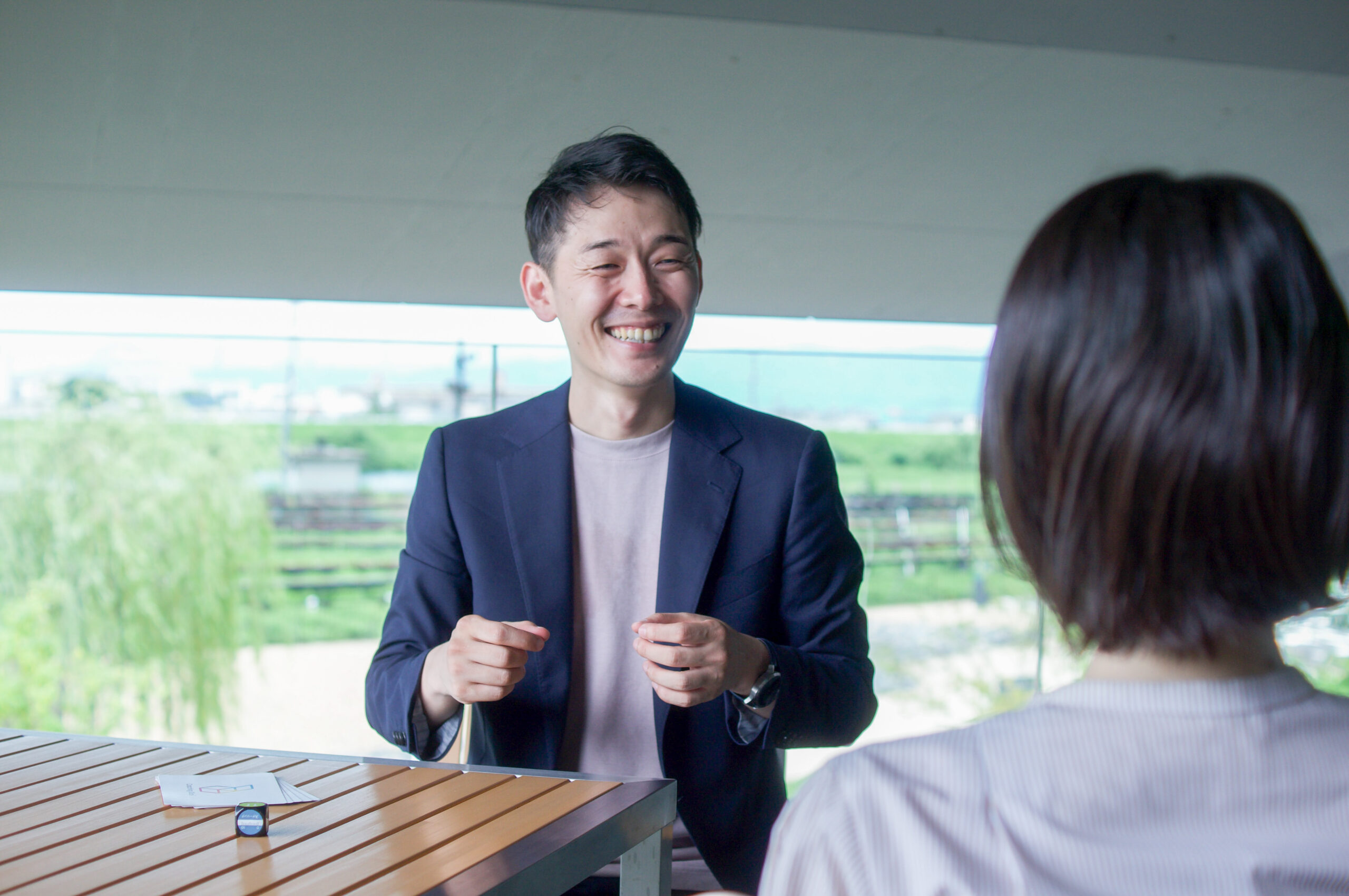 事務のボトルネック解消で事業成長を加速。定額制(バリューチャージ)がもたらした「守りの最適化」と、自走するチーム体制 事務のボトルネック解消で事業成長を加速。定額制(バリューチャージ)がもたらした「守りの最適化」と、自走するチーム体制